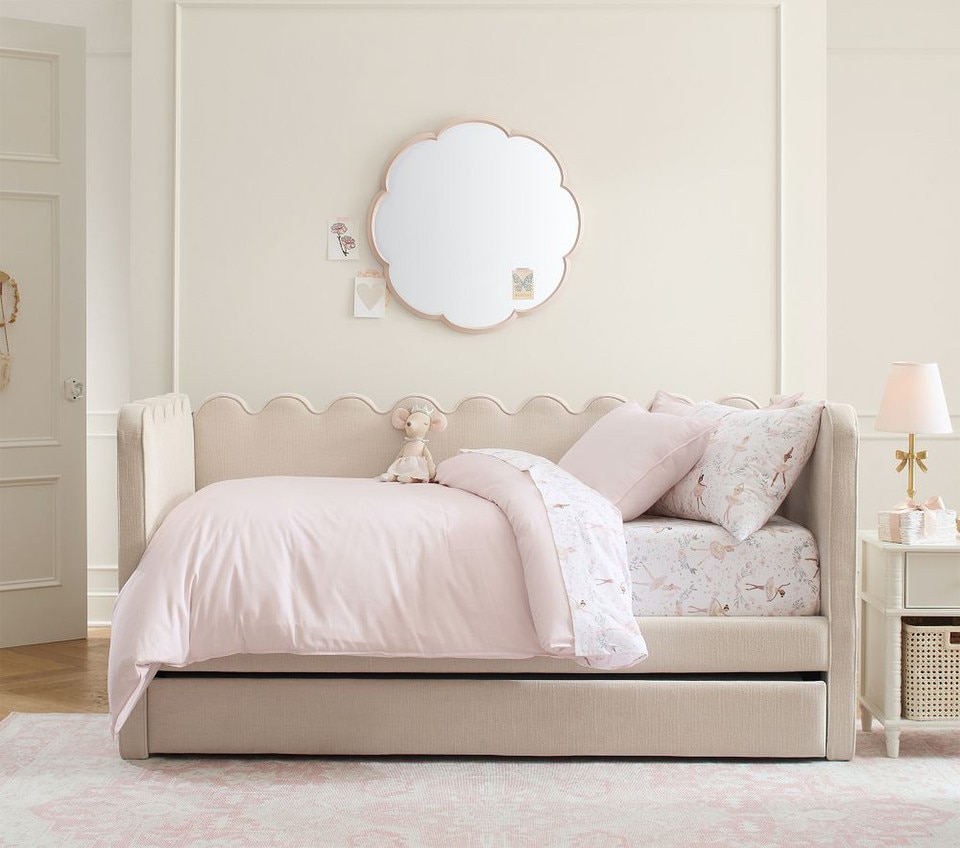 Pottery Barn Daybed With Trundle